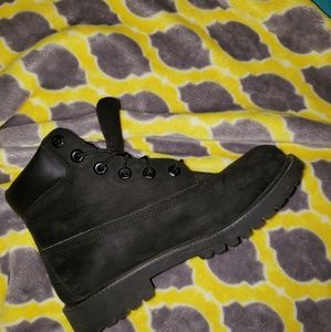 Black timberland boots